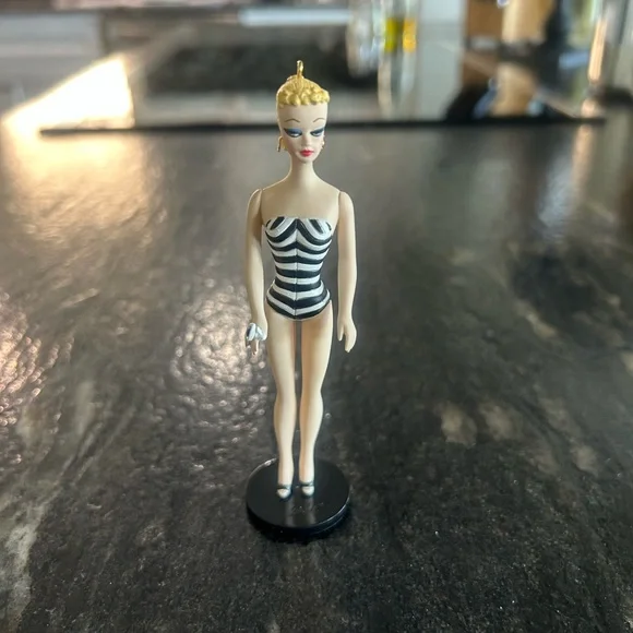 1994 Hallmark Keepsake Ornament "Debut - 1959" First in “Barbie” Series - Picture 8 of 12